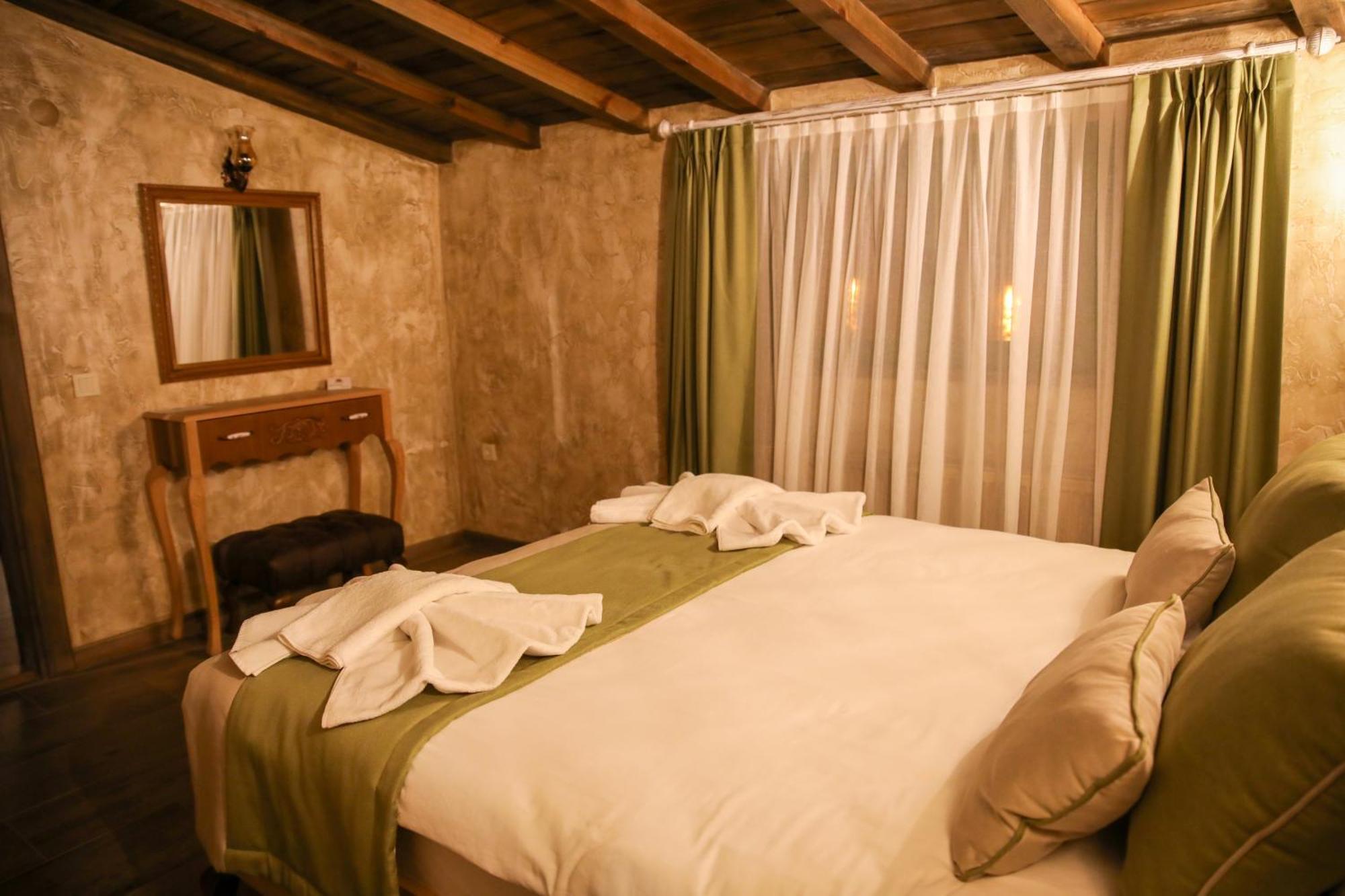 Kazdagi Atila Bey Konagi Hotel Ayvacik ภายนอก รูปภาพ