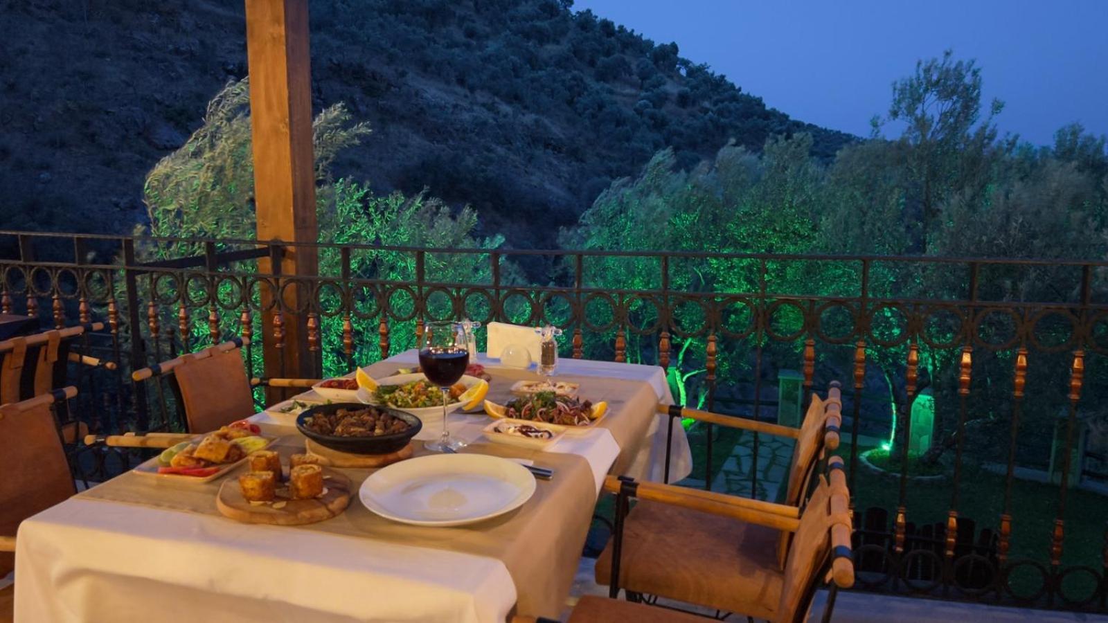 Kazdagi Atila Bey Konagi Hotel Ayvacik ภายนอก รูปภาพ
